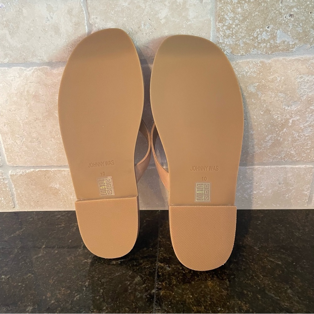 NEW Johnny Was Jenna Thong Sandals Size 10 Flip Flops Floral Tan - Picture 3 of 4